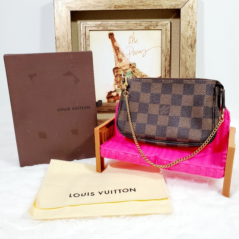 100% Auth Louis Vuitton Mini Pochette